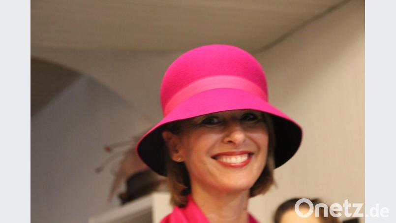 Mit diesen reizenden Hut in strahlendem Pink hellt man garantiert jeden grauen und tristen Herbst- und Wintertag auf. Bild: ads