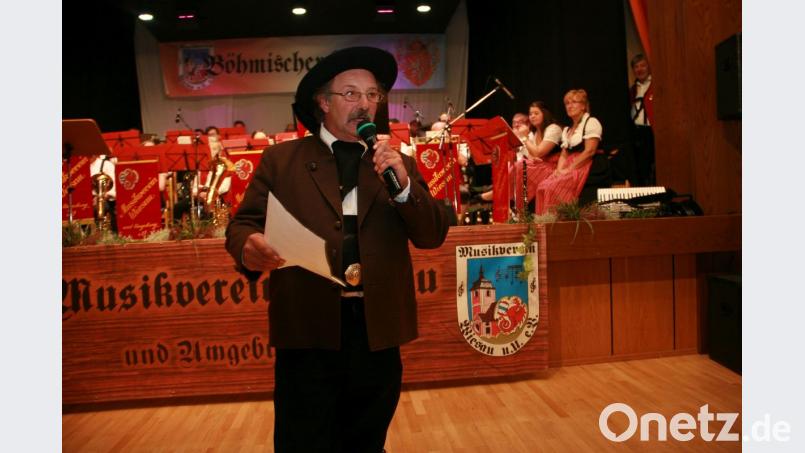 Durch den „böhmischen Programmteil“ führt Wolfgang Plötz aus Waldsassen. Bild: wro