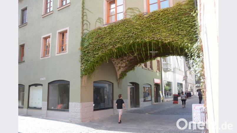 An der Schnittstelle Wörthstraße/Oberer Markt (im ehemaligen Schuh Daxl, dann Schuh Raab) wird die Targobank eine neue Filiale auf rund 275 Quadratmeter einrichten. Bild: Schönberger