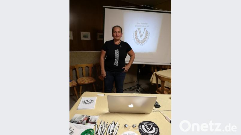 Dunja Neukam, Stabsfeldwebel der Reserve, berichtete über ihren Einsatz in Afghanistan und schildert ihre Tätigkeit im Veteranenverband. Bild: Neukam