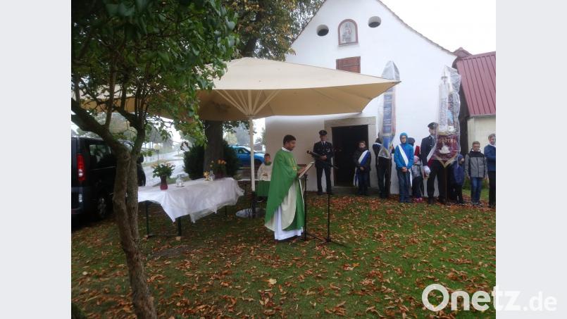 Pater John zelebrierte die Feier. Bild: exb