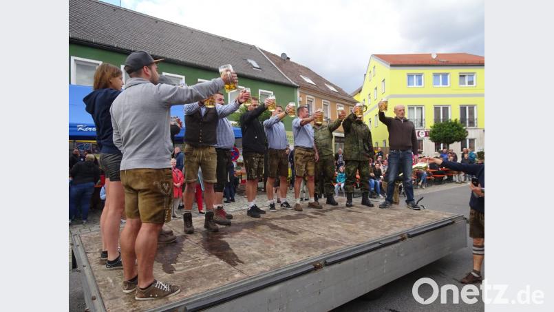 Beim Maßkrugstemmen waren Ausdauer und Kraft gefragt Bild: hm
