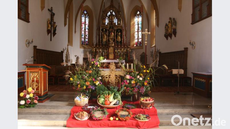 Mit den Gaben der Natur und der Ernte werden die Altäre in den Kirchen geschmückt. Bild: Rainer Christoph