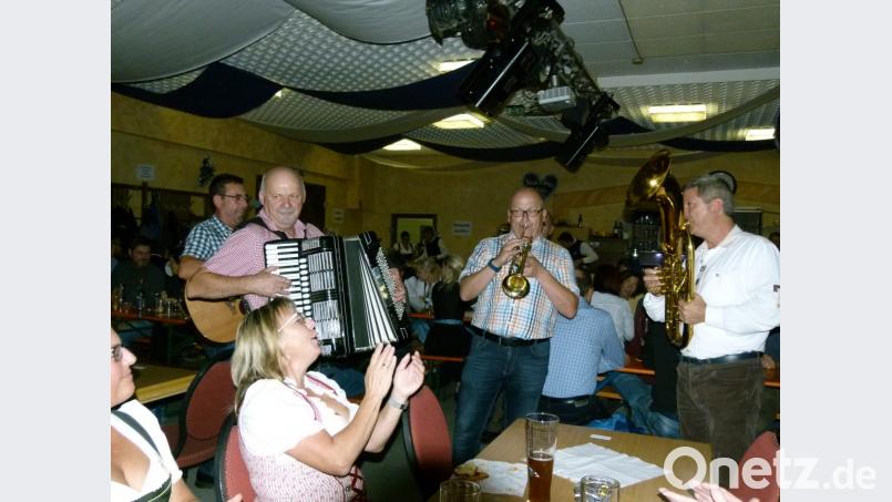 Die Vorbacher Dorfmusik sorgte für einen stimmungsvollen Kirwa-Ausklang. Bild: rn
