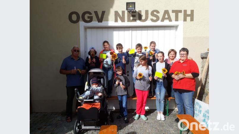 Der Neusather Obst- und Gartenbauverein ehrte die Sieger aus dem Sonnenblumen-Wettbewerb, den er während des Sommers für seinen Nachwuchs veranstaltet hatte. Bild: exb