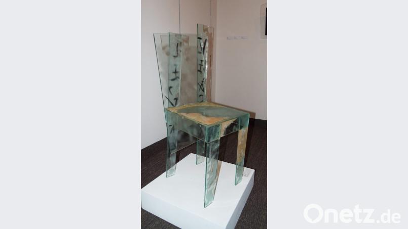 Gusti Markefka, Mühldorf am Inn: So mancher thront auf falschem Thron, der Thron zerbrach er, war aus Glas Bild: e