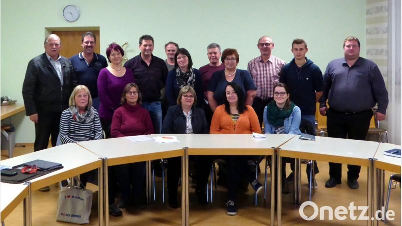 Die Vertreter der Vereine treffen sich zur Herbstversammlung, um Termine für 2019 zu besprechen. Für die Erstellung des Veranstaltungskalenders laufen in der Verwaltung bei Georg Redl die Fäden zusammen. Bild: exb