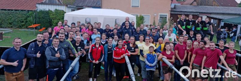 Ein Erinnerungsbild der zwölf teilnehmenden Mannschaften aus dem Lauterachtal kommt jetzt wohl in jedes Vereinsalbum zum Andenken an einen schönen Nachmittag mit netten Leuten in Ransbach. Bild: bö