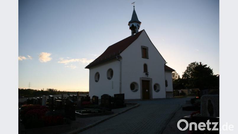 Nach der vollständigen Sanierung ist die Friedhofskapelle zu einem Schmuckstück geworden. An den Kosten beteiligt sich auch die Marktgemeinde. Bild: wro