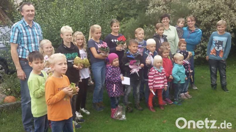 Der Wettbewerb machte den Kinder Spaß. Sie wurden von Helmut Schönberger mit Preisen belohnt. Bild: di