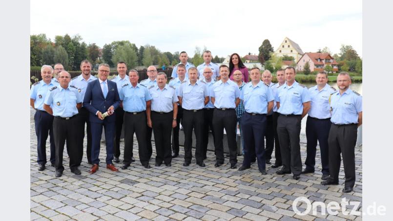 Die Teilnehmer der Tagung unter der Leitung von Oberstleutnant Helmut Breun (erste Reihe, links) mit Bürgermeister Franz Stahl (erste Reihe, Zweiter von links). Organisiert hatte die Veranstaltung Stabsfeldwebel Huberth Rosner (hintere Reihe, Dritter von links). Bild: exb