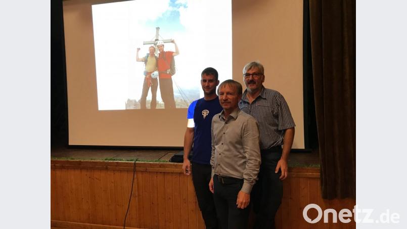 Kletterer Julian Meier, Werner Buckenleib und DAV-Vorsitzendem Stefan Schönberger wissen von den Dimensionen am Watzmann. (von links nach rechts) Bild: fei