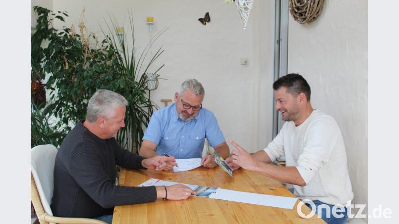 Unser Bild zeigt CSU-Ortsverbandsvorsitzenden Karlheinz Schultes (Mitte), zweiten Vorsitzenden Tim Preißinger (rechts) und Alexander Roth (links), ebenfalls im Vorstand der Verbandes. Bild: alr