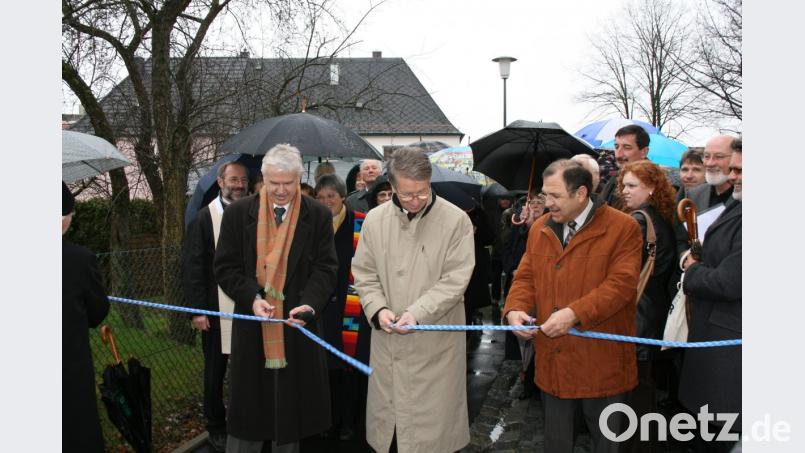 Vor 10 Jahren wurde die einzig tschechisch-deutsch benannte &quot;Zlata stezka –Goldene Gasse&quot; in Bayern unter der Teilnahme vieler Ehrengäste eingeweiht. Heute ist sie durch weitere historischen Tafeln ein Aushängeschild für die Gemeinde und die gesamten Strecke der 300 Kilometer langen Goldenen Straße. Bild: cr