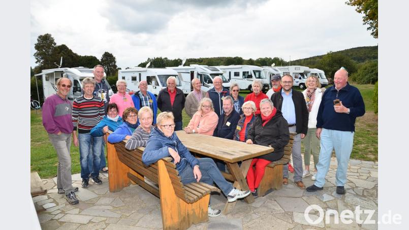 Die &quot;Solisten&quot; sind auf den Oberpfälzer Wald aufmerksam geworden und hegen mit zweitem Bürgermeister Markus Bauriedl (Dritter von rechts) und Quartiergeber Hermann Träger (Zweiter von links) einen regen Austausch. Bild: fjo
