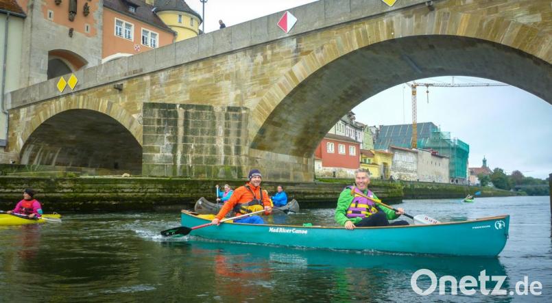 Paddeln unter der steinernen Brücke Bild: arr