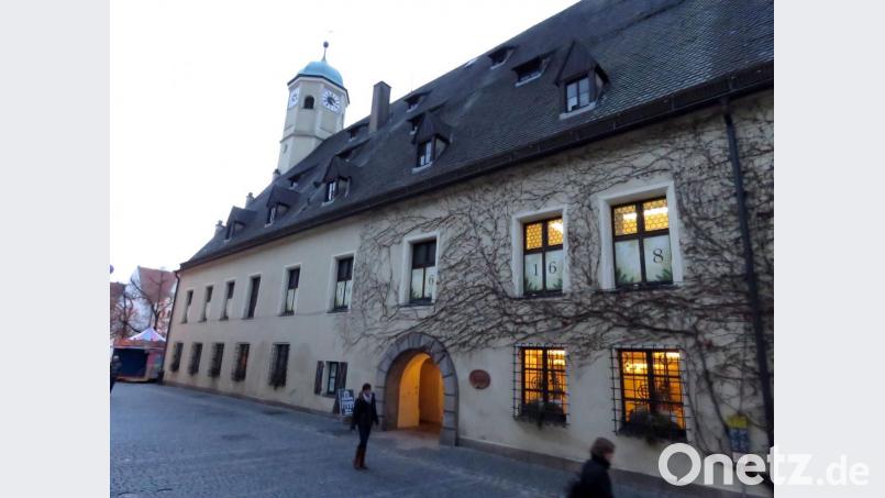 Als Gedankenstütze: das Alte Rathaus vor der Dachsanierung. 	Bild: ggö Bild: Gerhard Götz