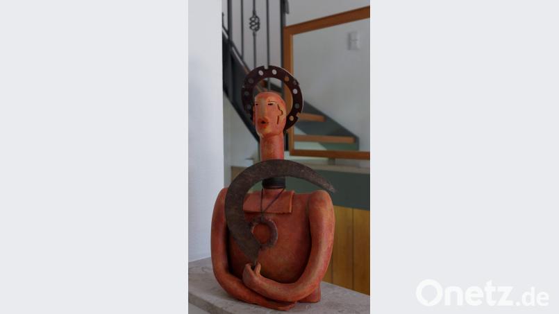 Sichel- und Sensenblätter werden oft zu Engelsflügeln, Händen oder sind wie hier nur Deko. Bild: tr