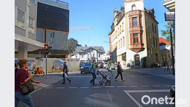 Vor dem zweiten Hauptzugang zum NOC zwischen C&amp;A (ganz links) und dem Café Büttner (rechts) gestaltet sich die Sedanstraße noch nicht sehr einladend. Bild: gsb