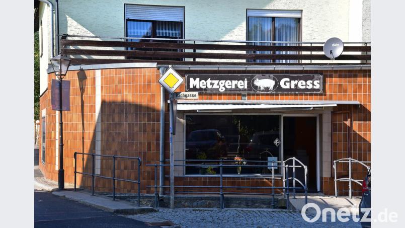 "Alles hat ein Ende, nur die ...": Die Metzgerei Greß öffnet in Ensdorf dieses Wochenende zum letzten Mal. Bild: Petra Hartl