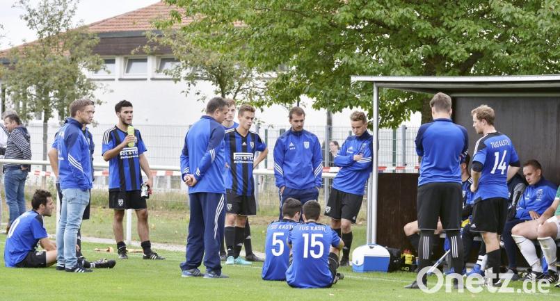 Nach fünf Spielen ohne Sieg besteht Redebedarf beim TuS Kastl. Der Vorsprung auf den Abstiegsrelegationsplatz in der Bezirksliga Nord beträgt nur noch drei Punkte. Bild: zg