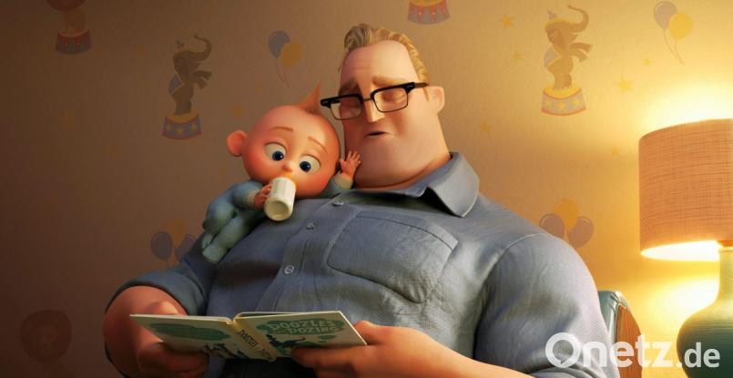 Das sieht doch recht harmonisch aus. Papa Bob Parr liest dem Nachwuchs etwas vor. Doch Baby Jack Jack kann ganz anders: Sich etwa in Schwermetall verwandeln oder in Feuer aufgehen. Bild: Disney Pixar/dpa