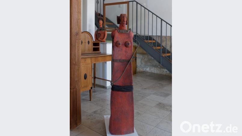 Fast lebensgroß ist diese Skulptur Bild: tr