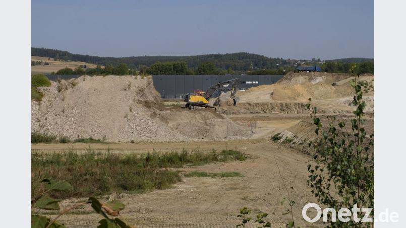 Baumaschinen prägen das Bild. Das Rosenthal-Areal wandelt sich täglich. Bild: fpoz