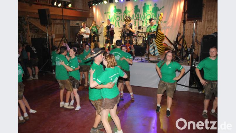 Tanzen war angesagt bei der Kirwa. Bild: frd