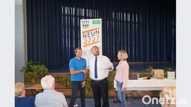 Thomas Eberl, Bürgermeister Josef Beimler und NEUN2727-Koordinatorin Doris Völkl (von links). Bild: fvo