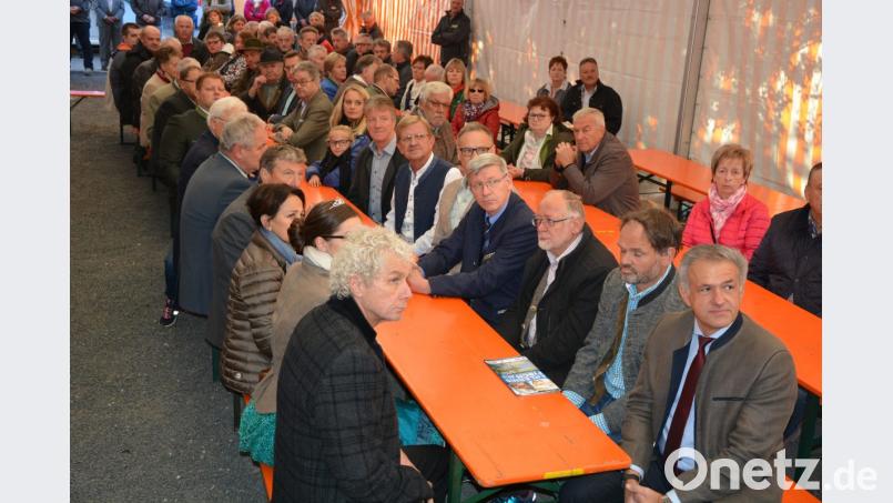 Blick ins Zelt am Sonntagvormittag. Bild: jr