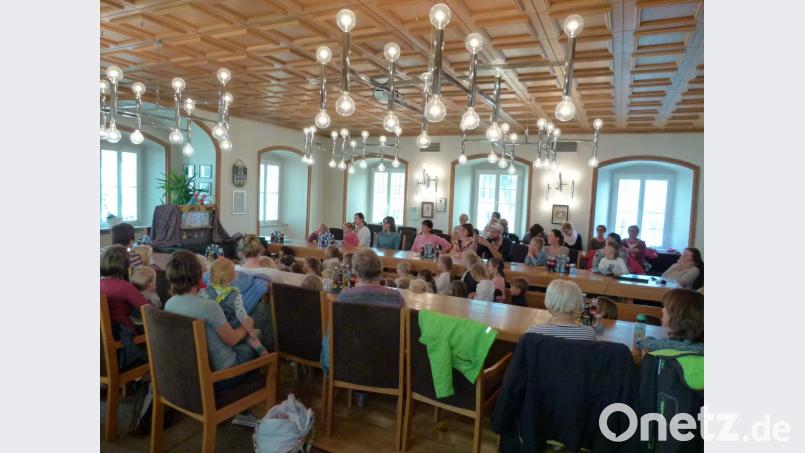 Ein großes Publikum verfolgte das Kasperltheater im Historischen Rathaus. Bild: exb