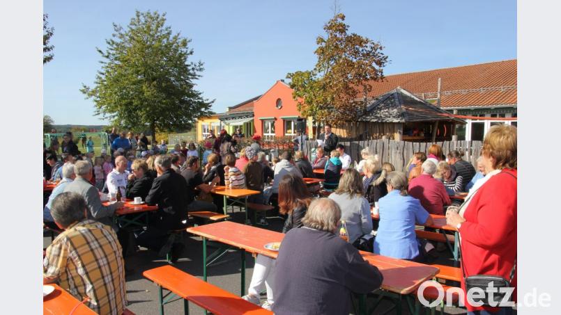 Viele Besucher kamen zum Kindergarten und genossen das Fest bei herrlichem Sonnenschein. Bild: ral