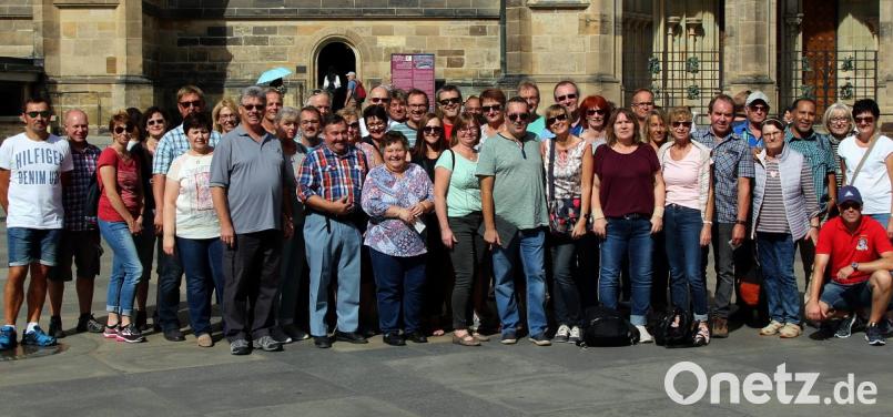 Dreitagesreise nach Prag
Bild: zer
Die Reisegesellschaft in Prag, Bild am Veitsdom Bild: zer