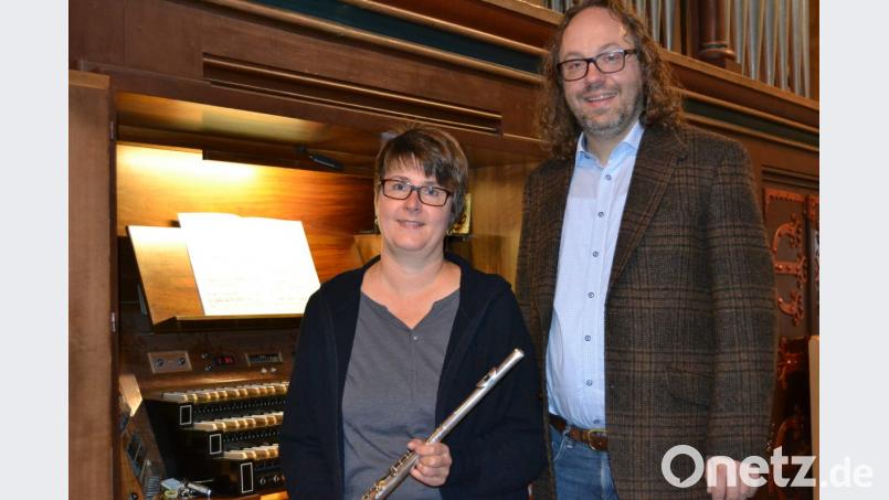 Alexandra Reger und Stefan Schultes musizieren „Punkt 12“. Bild: hcz