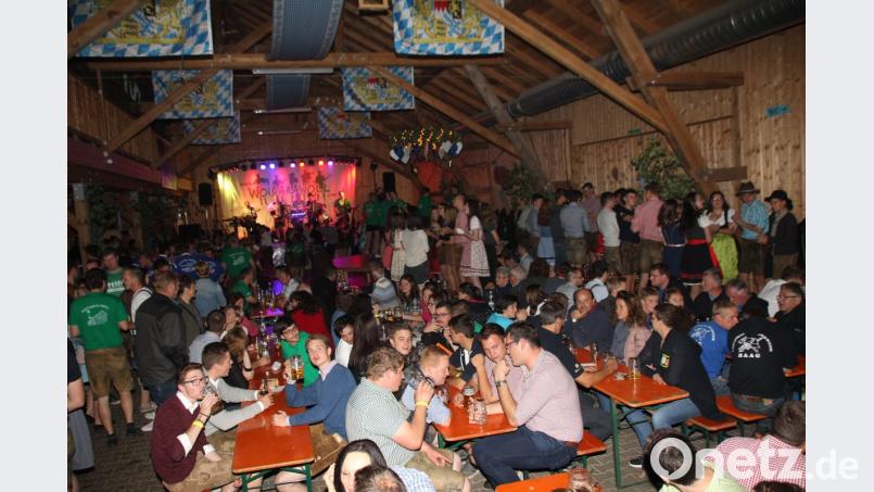 Neben der Band heizte auch die Jugend die Stimmung bei den Gästen an. Bild: frd