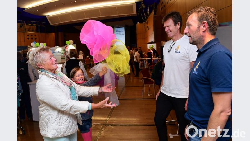 "Life Kinetik" ist das Stichwort für Gehirnjogging mit Bewegung - und Spaß macht es auch noch. Bild: Petra Hartl