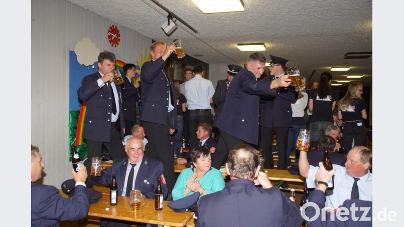 Bierzeltstimmung kam in der Aula der Schule bei der Feier zum Patenbitten auf. Bild: mmj