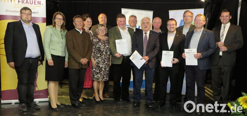 Die Mandatsträger der CSU ehrten langjährige Mitglieder des CSU-Ortsverbandes Schwandorf. Bild: Hirsch