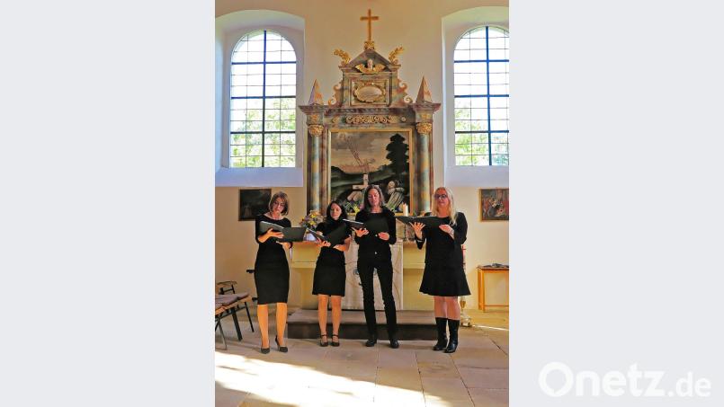 Das Vokal-X-tett aus Neustadt am Kulm unterstütze das Konzert mit einigen Gesangsbeiträgen.
Von links: Stephanie Kaufmann, Christine Pühl, Carolin Deinlein, Manuela Brand. Bild: ow