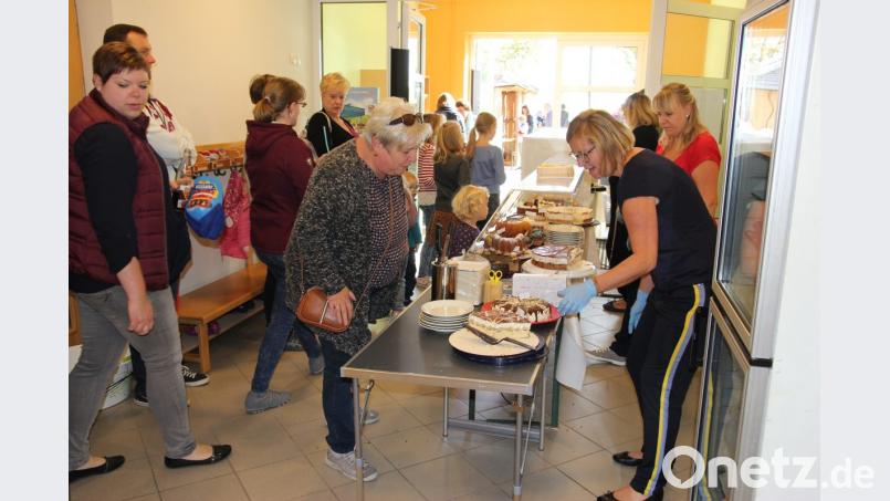 Für die Erwachsenen gab es Kaffee und Kuchen Bild: ral