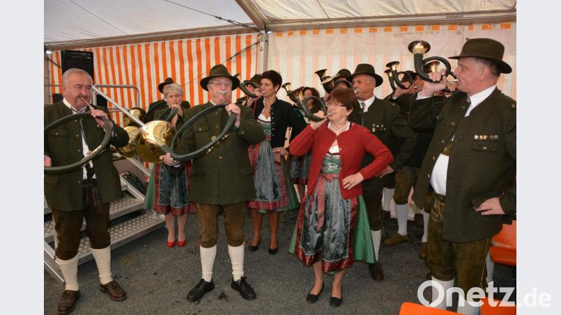 Die Jagdhornbläser eröffnen die 22. Erlebniswochen Fisch musikalisch. Bild: jr