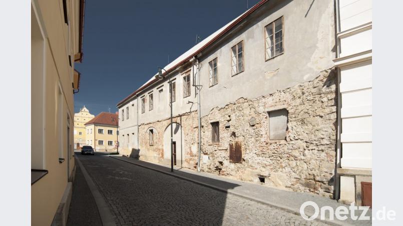 Das alte Münzhaus der Grafen von Schlick am Marktplatz in Plana ist noch eine Ruine, soll aber bald neu erstrahlen. Bild: exb