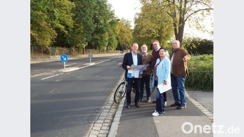 SPD-Vertreter aus Stadt und Land an einem Brennpunkt (von links), Richard Gaßner, Martin Seibert, Roland Pirner, Birgit Fruth und Dieter Amann. Bild: e
