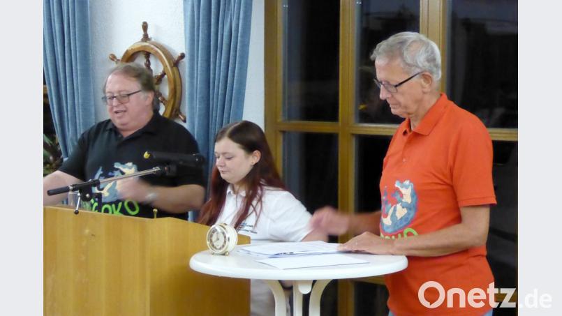 Kabarett mit (von links) dem „Schwarzen Klaus“ (Klaus Hartung), dem „Volk“ (Sandy Klughardt) und dem „Roten Mane“ (Manfred Messner). Bild: fsb