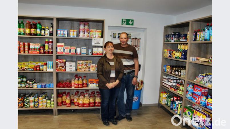 Kathrin und Marco Brunner in ihrem neuen Verkaufsraum. Bild: ds