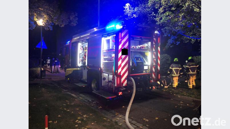 Großeinsatz der Feuerwehr: In einem Wohnkomplex in Regensburg ist ein Feuer ausgebrochen. Bild: Alexander Auer