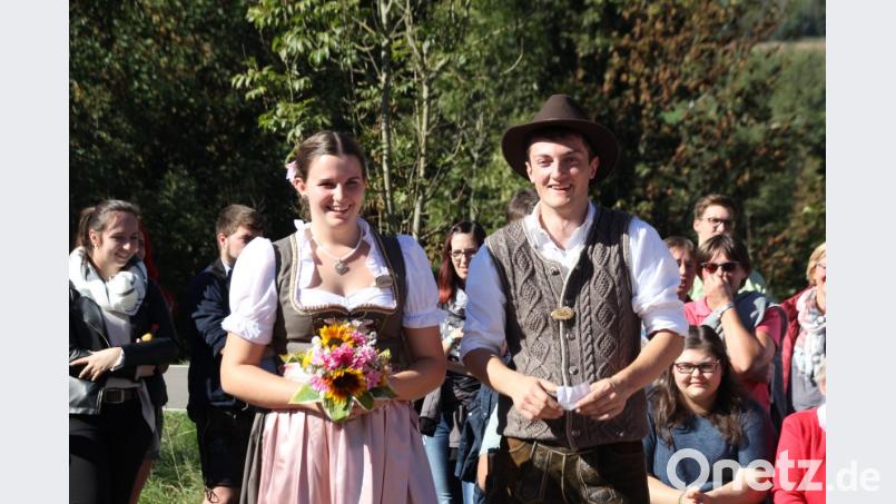 Dieses Kirwapaar „darf“ im nächsten Jahr die „Berzhofer Kirwa“ , zumindest den Part der Kirwapaare, mitorganisieren. Bild: frd