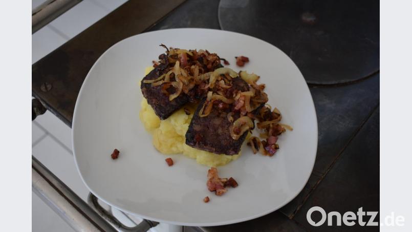 Es lohnt sich zu probieren: Mit „Himmel und Ääd“ bereitet OWZ-Küchenchef Michael Schiffer das Gericht seiner Heimat zu. Bild: Schiffer