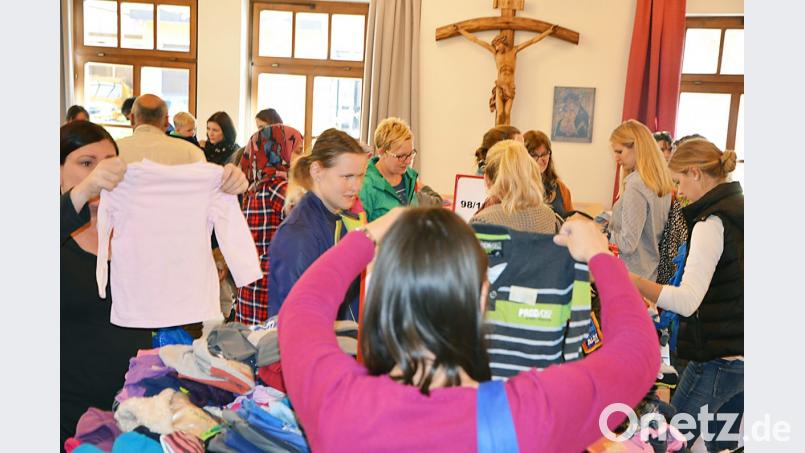 Herbst-Flohmarkt des Elternbeirats der Grund- und Mittelschule im Pfarrheim. Bild: ü